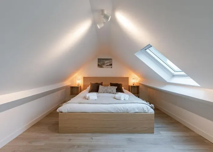 Huswell - Bright Duplex Close To The Sea